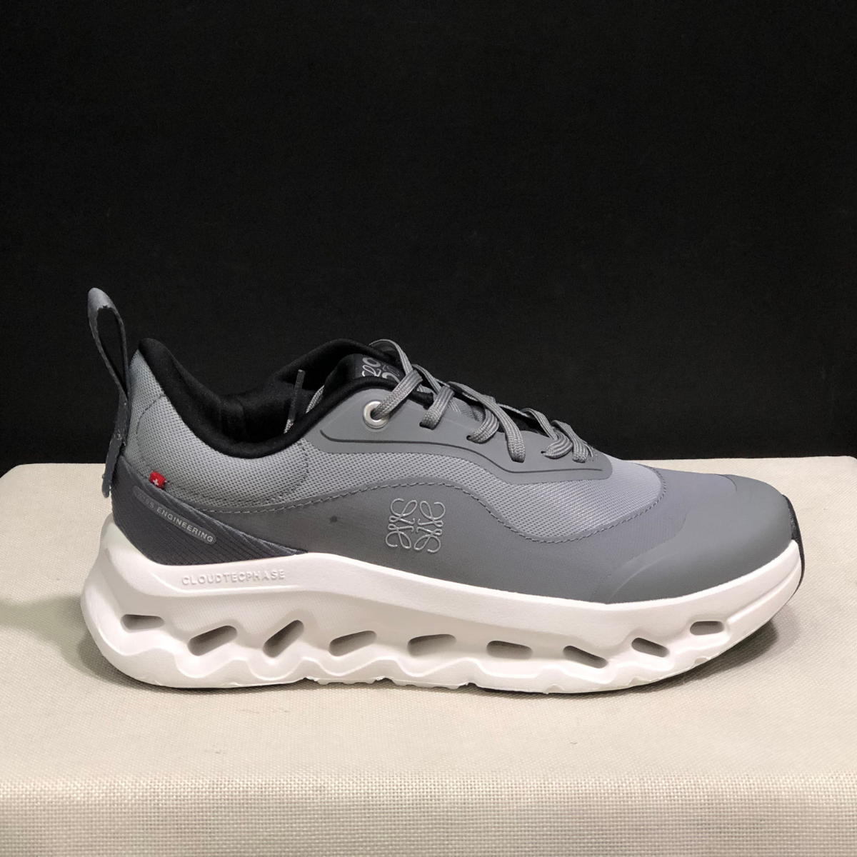 On Cloud × Loewe — Cloudtilt Gris