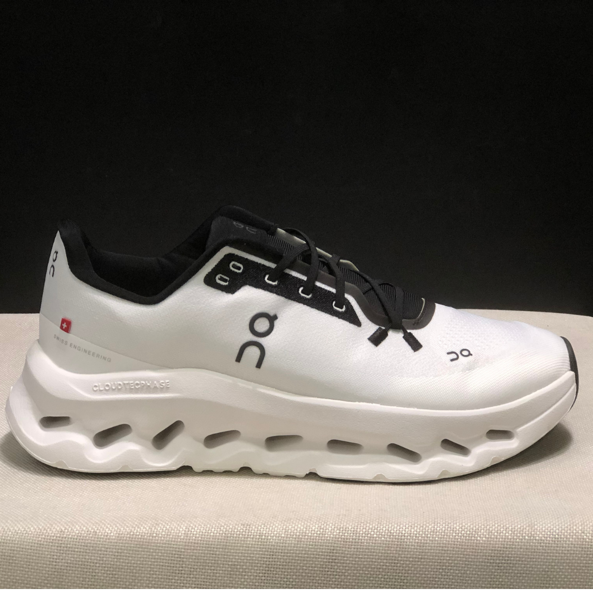 Cloudtilt - Black and White