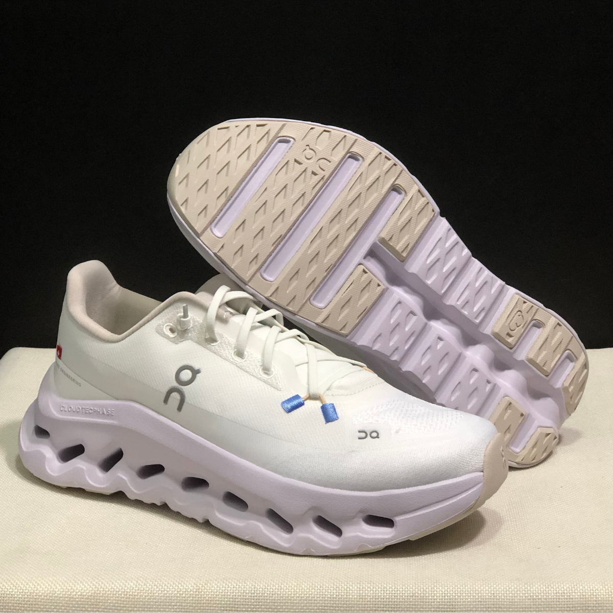 Cloudtilt - Beige Purple